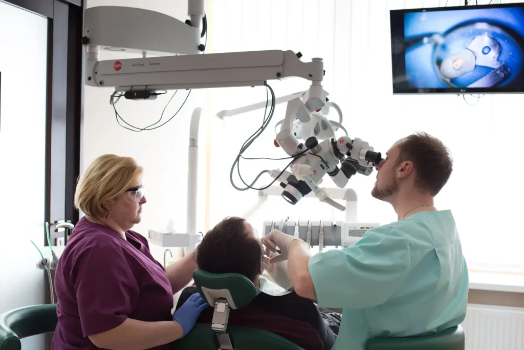 Gabinet stomatologiczny z mikroskopem